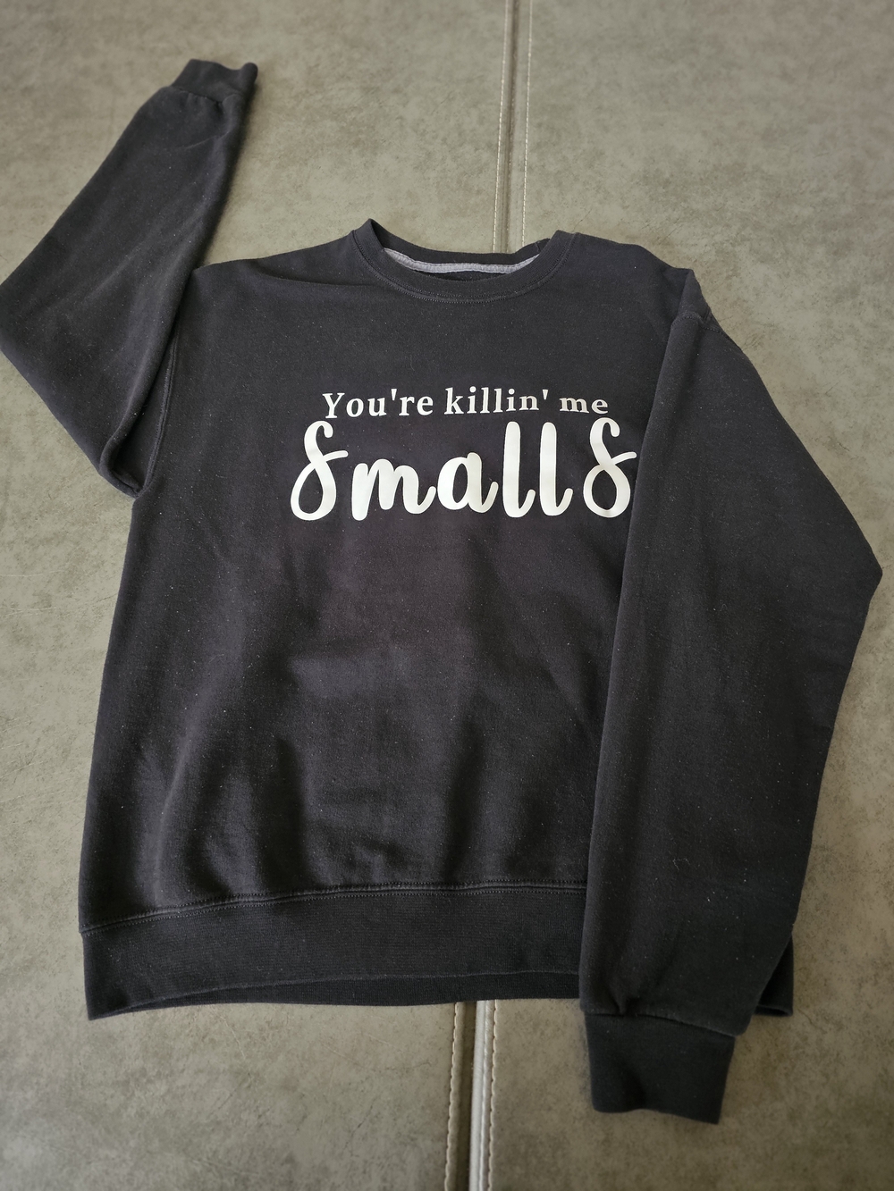Black "You're killin' me SmallS" Graphic Crewneck Sweatshirt Size Medium